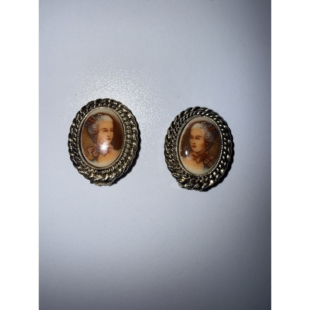 Vintage West Germany Marie Antoinette Cameo Filigree Earrings